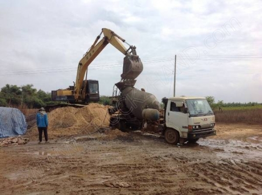 รถบรรทุก 6 ล้อโม่ปูน  ยี่ห้อ HINO ขนาดโม่ปูน 2.3 คิว  165 แรงม้า