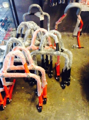 สแตนด์ยกรถจัดราคาพิเศษ1600บาทสวยๆแข็งแรงทนทานด่วนๆมีจำนวนจำกัด