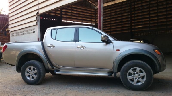 ขายรถกระบะmitsubishi triron 4ประตู 3.2 เกียร์ธรรมดา