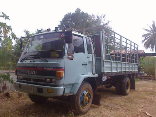 ขายหกล้อ Isuzu FTR เครื่อง 6BD1 - 165 แรง ยาง 8.25 กระบะไม่ดั๊มพ์ยาว 5 เมตร รถห้าง ทะเบียนพร้อม