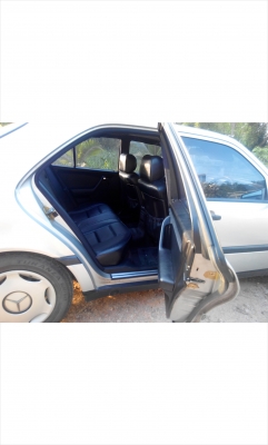 benz  ปี2537 C180 ทะเบียน กรุงเทพมหานคร  เครื่องเดิมไม่ติดเเก๊ส เกียรธรรมดา 5 เกียร เเอร์วิทยุครบ ภายในเดิมๆ