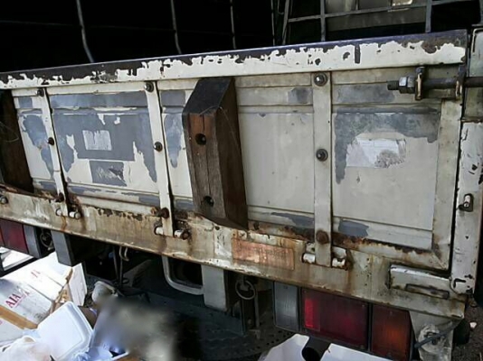 รถฮีโน่ 4 ล้อ รั้ว 130 แรงม้า ปี 49  ( รถวิ่ง 17x,xxx กม. )  สนใจติดต่อ 081 - 6079515