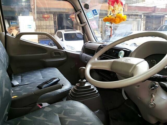 รถฮีโน่ 4 ล้อ รั้ว 130 แรงม้า ปี 49  ( รถวิ่ง 17x,xxx กม. )  สนใจติดต่อ 081 - 6079515