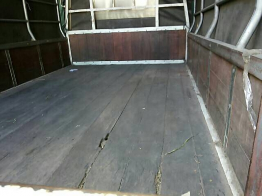 รถฮีโน่ 4 ล้อ รั้ว 130 แรงม้า ปี 49  ( รถวิ่ง 17x,xxx กม. )  สนใจติดต่อ 081 - 6079515