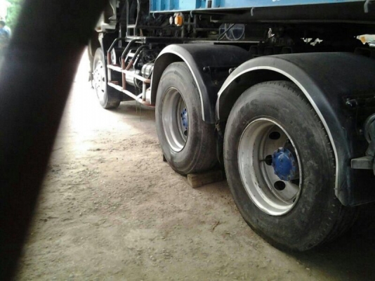 รถอิซูซุ 10 ล้อ หัวลาก 270 แรงม้า ปี 40 สนใจติดต่อ 081 - 6079515 รถอิซูซุ 10 ล้อ หัวลาก 270 แรงม้า ปี 40 สนใจติดต่อ 081 - 6079515