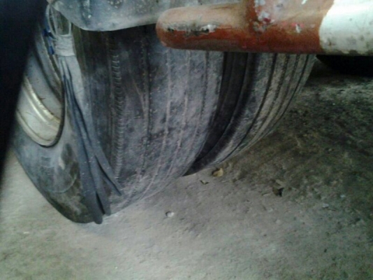 รถอิซูซุ 10 ล้อ หัวลาก 270 แรงม้า ปี 40 สนใจติดต่อ 081 - 6079515 รถอิซูซุ 10 ล้อ หัวลาก 270 แรงม้า ปี 40 สนใจติดต่อ 081 - 6079515