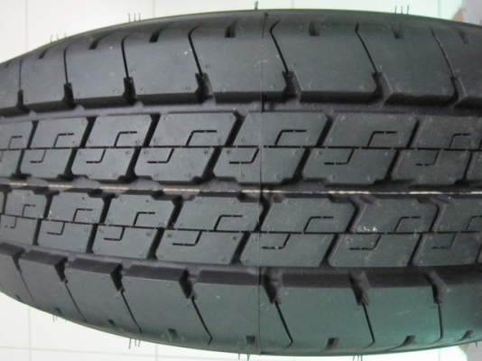 ขายยาง Dunlop 215 70R 15 ผลิตปี 13 สภาพใหม่มากๆ