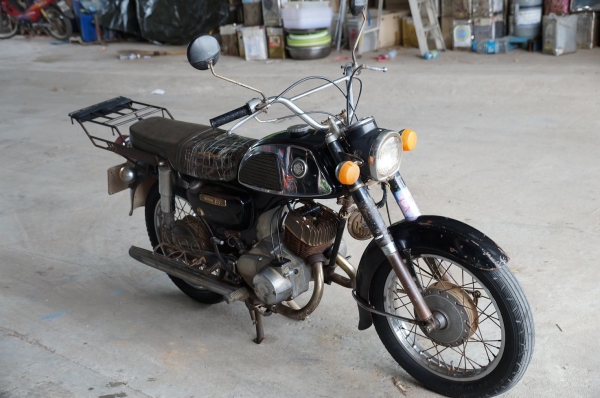 ขาย SUZUKI K 125 เดิมครบอะไหล่แท้ติดรถเยอะมาก ๆ แห้ง ๆ สวย ๆ เครื่องดีมาก ระบบไฟติดครบแตร์ดังมาก ไฟเกียร์ขึ้น สภาพประกวด ทะเบียนพร้อมโอน เอกสารครบ ภาษี 2556