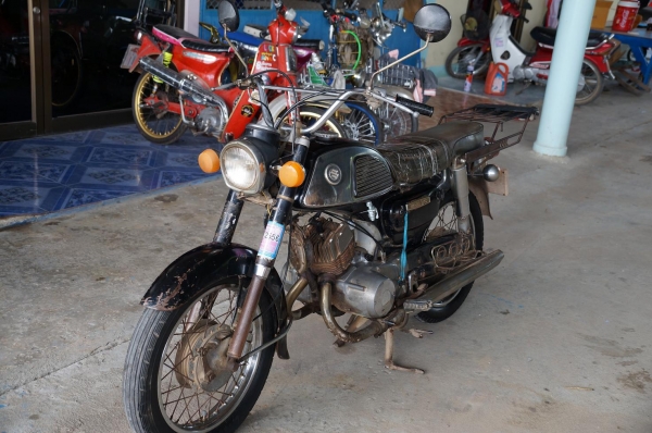 ขาย SUZUKI K 125 เดิมครบอะไหล่แท้ติดรถเยอะมาก ๆ แห้ง ๆ สวย ๆ เครื่องดีมาก ระบบไฟติดครบแตร์ดังมาก ไฟเกียร์ขึ้น สภาพประกวด ทะเบียนพร้อมโอน เอกสารครบ ภาษี 2556