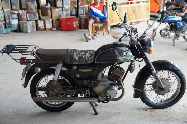 ขาย SUZUKI K 125 เดิมครบอะไหล่แท้ติดรถเยอะมาก ๆ แห้ง ๆ สวย ๆ เครื่องดีมาก ระบบไฟติดครบแตร์ดังมาก ไฟเกียร์ขึ้น สภาพประกวด ทะเบียนพร้อมโอน เอกสารครบ ภาษี 2556