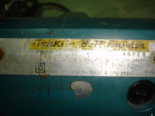 ขายเครื่องขัดกระดาษทรายแบบสายพาน makita ใครพอทราบรุ่นบอกด้วยคับ