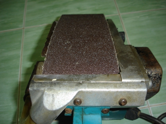 ขายเครื่องขัดกระดาษทรายแบบสายพาน makita ใครพอทราบรุ่นบอกด้วยคับ