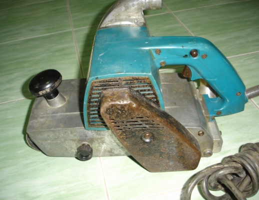 ขายเครื่องขัดกระดาษทรายแบบสายพาน makita ใครพอทราบรุ่นบอกด้วยคับ