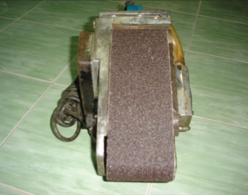 ขายเครื่องขัดกระดาษทรายแบบสายพาน makita ใครพอทราบรุ่นบอกด้วยคับ