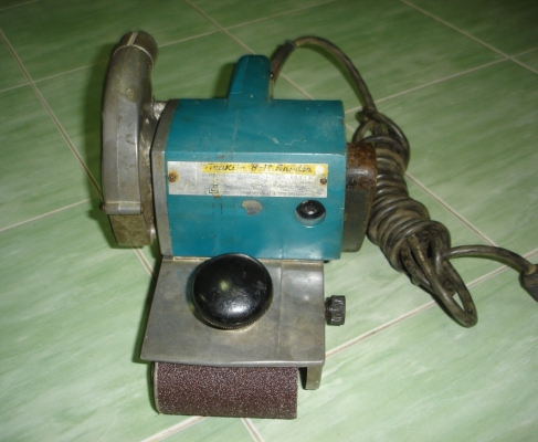 ขายเครื่องขัดกระดาษทรายแบบสายพาน makita ใครพอทราบรุ่นบอกด้วยคับ