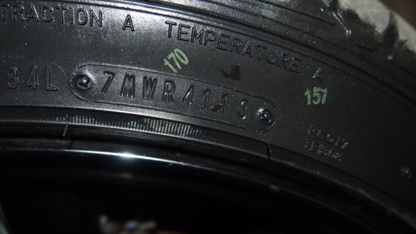 ขายยาง Dunlop Lm703 205 45 r17 สภาพ99\% วิ่ง100กว่าโล