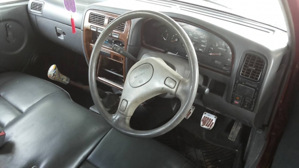 ***ขายแล้วครับขอบคุณ Truck2hand ขายบิ๊กเอ็มตอนเดียวสวยๆ BIG-M BD25 ฝาแดงจอโค้ง ปี39/96 เครื่องแรง แน่น อึด ทน ช่วงล่างปึ๊กไม่มีส่าย คัสซีสวยไม่ปะไม่ดาม กระบะสวย พื้นไม่ผุ รถเคลียร์สีแล้ว สวยจัด หัวเก๋งสวยไม่ผุ ภายในคอนโซลครบ ยางดี4เส้น พร้อมใช้ พร้อมลุยงา