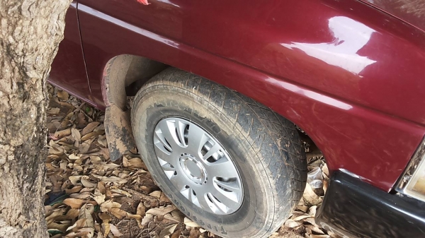 ***ขายแล้วครับขอบคุณ Truck2hand ขายบิ๊กเอ็มตอนเดียวสวยๆ BIG-M BD25 ฝาแดงจอโค้ง ปี39/96 เครื่องแรง แน่น อึด ทน ช่วงล่างปึ๊กไม่มีส่าย คัสซีสวยไม่ปะไม่ดาม กระบะสวย พื้นไม่ผุ รถเคลียร์สีแล้ว สวยจัด หัวเก๋งสวยไม่ผุ ภายในคอนโซลครบ ยางดี4เส้น พร้อมใช้ พร้อมลุยงา