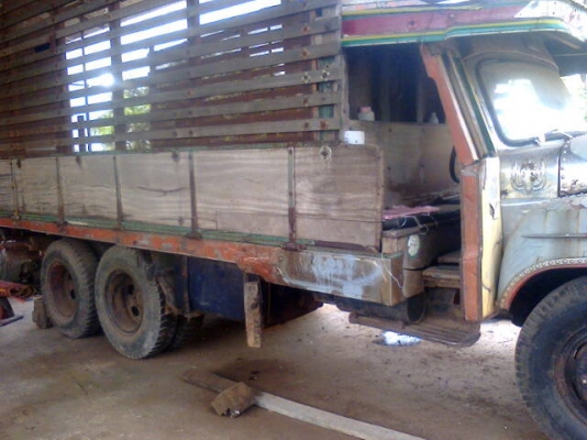 Isuzu หัวยาว 1 เพลาไม่ดั้ม เครื่อง 175 แรง ยางดี คัสซีพร้อมใช้ ขายด่วนครับ