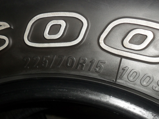 ยาง MAXXIS 225/70R15 ปี10 สวยๆ 4 เส้น ราคา 2800 บาท