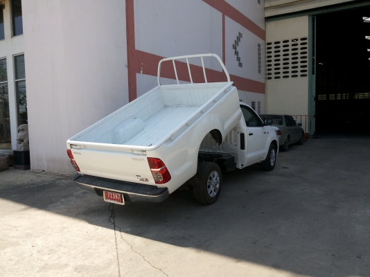 กระบะปิ๊คอัพดัมพ์ TOYOTA สีขาว กระบะปิ๊คอัพดัมพ์ TOYOTA สีขาว