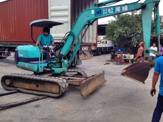 ขาย KOMATSU PC40-8 รถนอกนำเข้าเอง ยังไม่เคยออกงานเช่า สนใจสินค้าติดต่อ 081-839-1795 อรุณพัฒน์