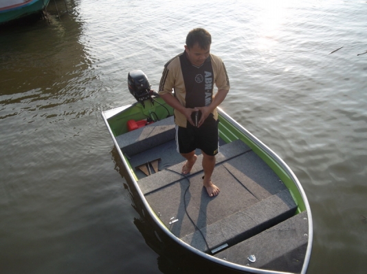 เรืออลูสวยๆพร้อมเครื่อ่งซูซูกิ 9.9 แรงสีจังหวะสภาพป้ายแดง เรืออลูสวยๆพร้อมเครื่อ่งซูซูกิ 9.9 แรงสีจังหวะสภาพป้ายแดง