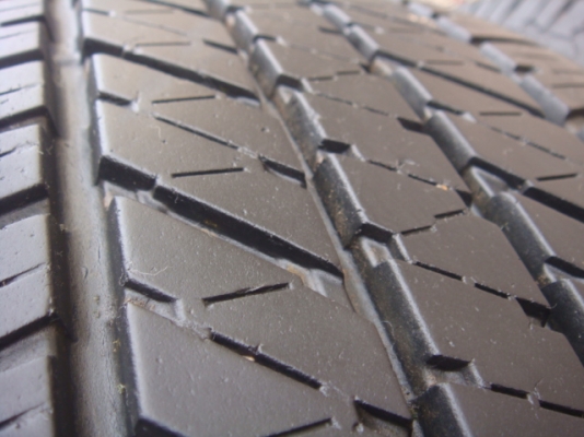 ขายยางBRIDGESTONE  265 65 17 ปี 12