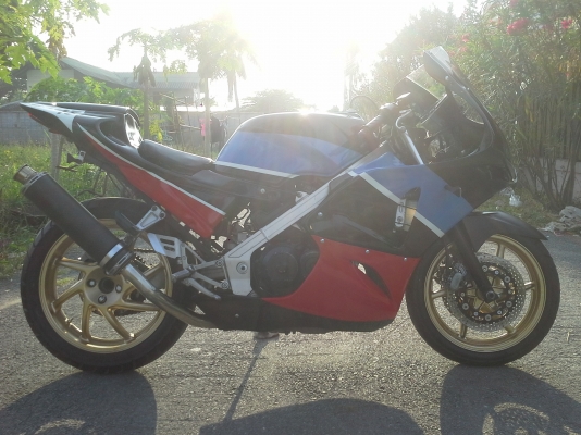 Honda vfr400cc.nc24ทะเบียนเล่มเขียวลดเหลือ49000เข้ามารับรถไปเลย