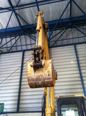 ขาย ! รถขุด นำเข้ามือสอง CATERPILLAR รุ่น 308BCR ปี 2000 /  5360ชม.