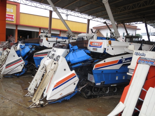 รถเกี่ยวข้าว อิซิกิ 22 แรงม้า รถสภาพสวย พร้อมใช้งาน มี 2 คันฝาแฝด