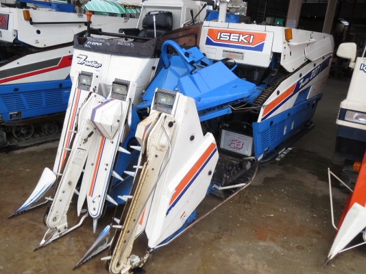 รถเกี่ยวข้าว อิซิกิ 22 แรงม้า รถสภาพสวย พร้อมใช้งาน มี 2 คันฝาแฝด รถเกี่ยวข้าว อิซิกิ 22 แรงม้า รถสภาพสวย พร้อมใช้งาน มี 2 คันฝาแฝด