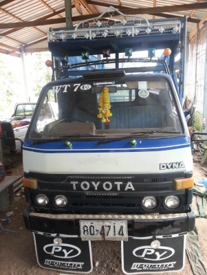 รถ 6 ล้อ ไดน่า300 เครื่อง115