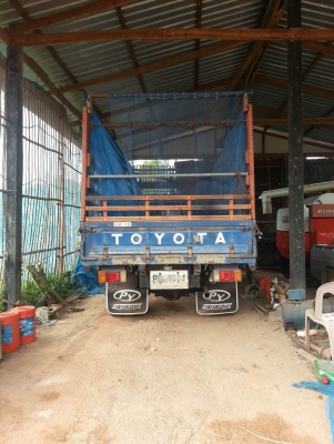 รถ 6 ล้อ ไดน่า300 เครื่อง115