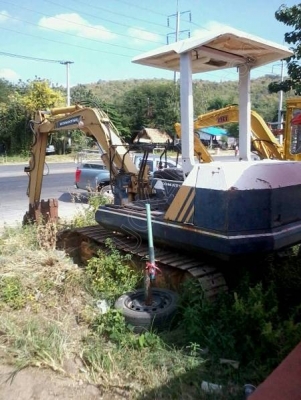 รถแบคโฮ ยี่ห้อ KOMATSU PC20-5 รถแบคโฮ ยี่ห้อ KOMATSU PC20-5