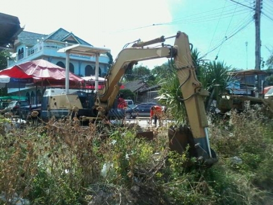 รถแบคโฮ ยี่ห้อ KOMATSU PC20-5 รถแบคโฮ ยี่ห้อ KOMATSU PC20-5