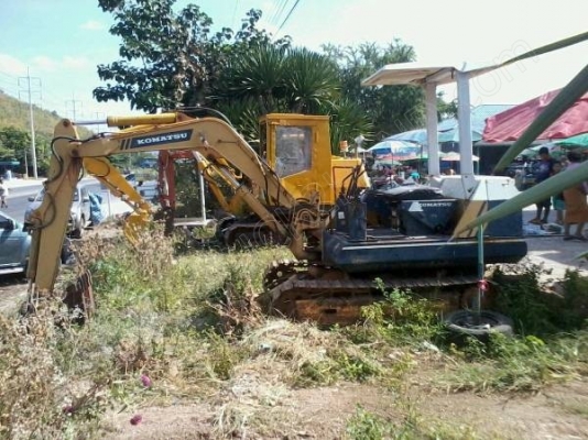 รถแบคโฮ ยี่ห้อ KOMATSU PC20-5