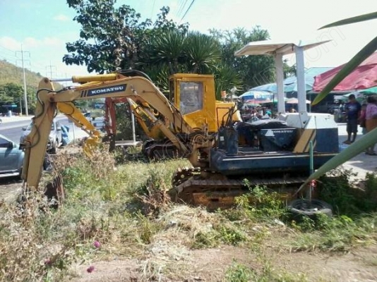 รถแบคโฮ ยี่ห้อ KOMATSU PC20-5 รถแบคโฮ ยี่ห้อ KOMATSU PC20-5