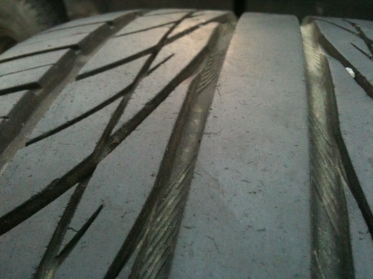 ขายยาง MARSHAL 225 - 50 - 17 ปี 11 ยางสวยๆ 1 คู่ ขายยาง MARSHAL 225 - 50 - 17 ปี 11 ยางสวยๆ 1 คู่