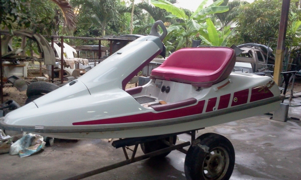 ต้องการขายเจ็สกี คาวาซากิ SC650 มีเกียร์ถอยหลัง พร้อมใช้ทดลองขับได้  ราคา 75000บาท