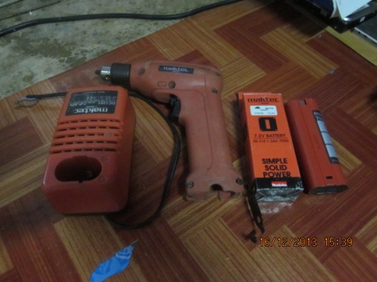 สว่านไขควงไร้สาย Maktec + ที่ชาร์ตครับ