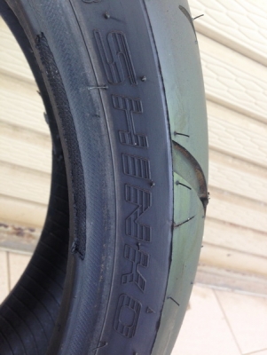 __ยาง Shinko ลายสปอร์ต 200/50/ZR17 สภาพ 99\% $ 2,500__ __ยาง Shinko ลายสปอร์ต 200/50/ZR17 สภาพ 99\% $ 2,500__