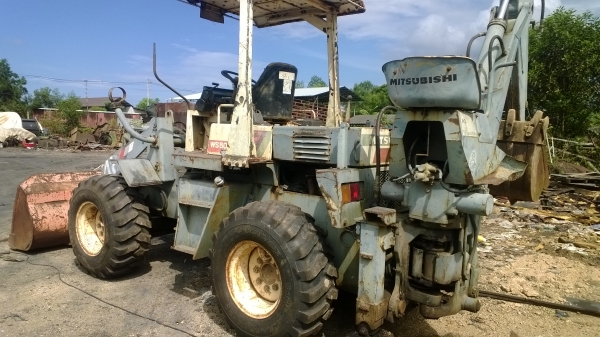 รถตักWS500A มีขุดหลัง บุ็งกี้หน้า1คิว เช็คนอกซื้อมาใช้น้อยมาก รถพร้อมใช้ สภาพแจ๋ว...มีเล่มทะเบียน.