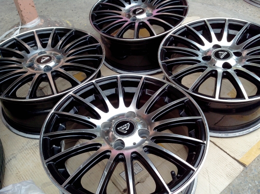 ขายแม้ก15.6.5 4รู100 เดิมๆเงาๆพร้อมยางราคาถูก175/65/15ปี11 5500บ ขายแม้ก15.6.5 4รู100 เดิมๆเงาๆพร้อมยางราคาถูก175/65/15ปี11 5500บ