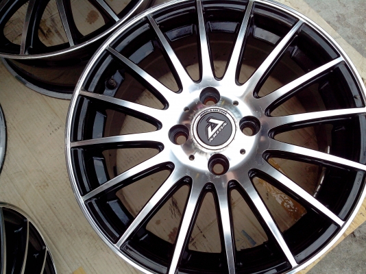 ขายแม้ก15.6.5 4รู100 เดิมๆเงาๆพร้อมยางราคาถูก175/65/15ปี11 5500บ ขายแม้ก15.6.5 4รู100 เดิมๆเงาๆพร้อมยางราคาถูก175/65/15ปี11 5500บ