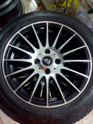 ขายแม้ก15.6.5 4รู100 เดิมๆเงาๆพร้อมยางราคาถูก175/65/15ปี11 5500บ ขายแม้ก15.6.5 4รู100 เดิมๆเงาๆพร้อมยางราคาถูก175/65/15ปี11 5500บ