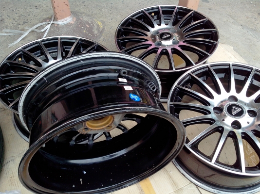 ขายแม้ก15.6.5 4รู100 เดิมๆเงาๆพร้อมยางราคาถูก175/65/15ปี11 5500บ ขายแม้ก15.6.5 4รู100 เดิมๆเงาๆพร้อมยางราคาถูก175/65/15ปี11 5500บ