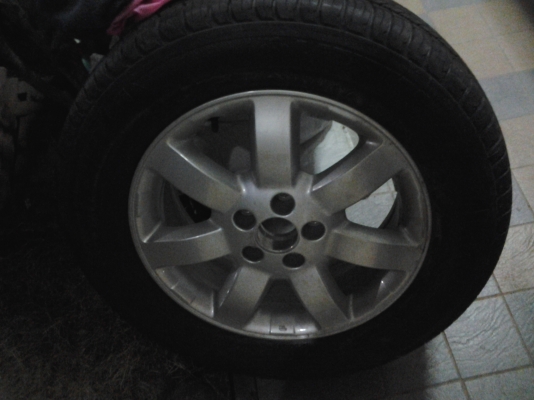ล้อแม็ก ขอบ17นิ้ว  มีหนึ่งล้อครับ