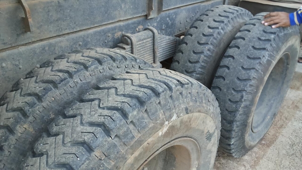 **500,000 บ.ต่อรอง**ขาย10ล้อเพลาเดียวดั้ม Isuzu Jcm 6bf1 185hp เครื่องแน่น แรงดี ช่วงล่างดีคัสซีดี มีบวมข้างใหนบ้างตามอายุ กระบะดั๊มเหล็ก แบบสามมิตรลอนเฉียง กระบะสภาพดี ข้างดี พื้นดีสวยไม่ผุ สีสันพอใช้ หัวบางเดิม สีมีลอก ภายในดีคอนโซลโอเค ดั๊มยิงหน้า ดั๊ม