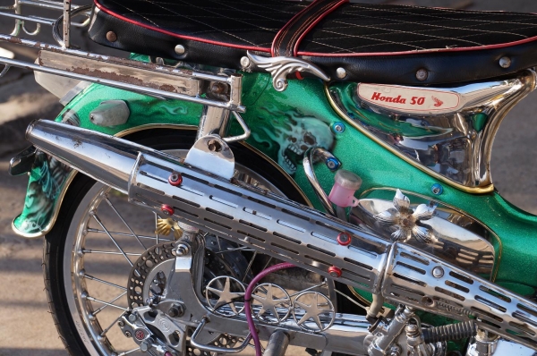 ขาย HONDA C 100 เครื่อง ดรีม 100 ทะเบียนเครื่อง โครงออกใบซื้อขายให้ แต่งสวย ๆ สภาพนางฟ้า สีเขียวเก็ด เพ้นลายสวยมาก งานเหล็กทั้งคัน ชุบทั้งคัน ท่อยก ดิสเบลคหลัง เครื่องดี ขับดีแน่น โดยรวมพร้อมใช้ครับ